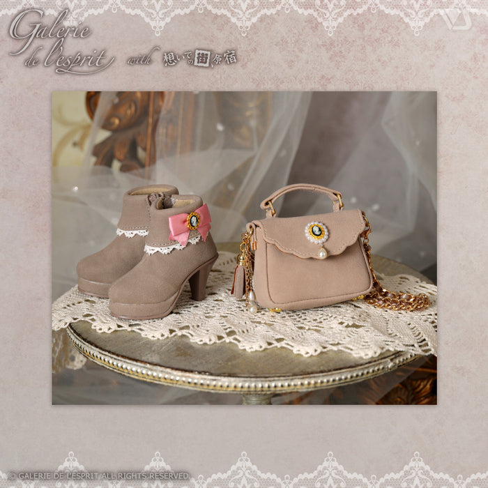 Galerie de l'esprit "Chain Flap Bag & Folded Short Boots"